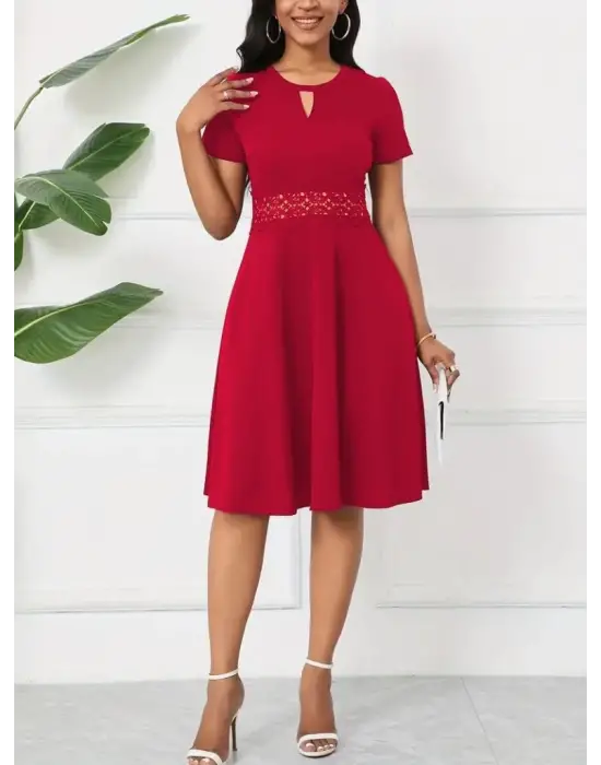 Omarı Şık Ve Rahat Kısa Kollu Elbise