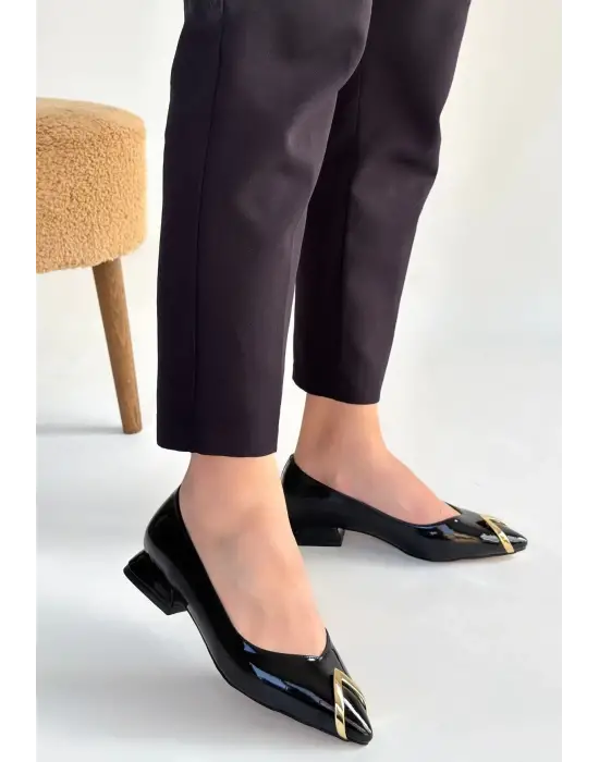 Siyah Rugan Babet Ayakkabı Kadın Giyim