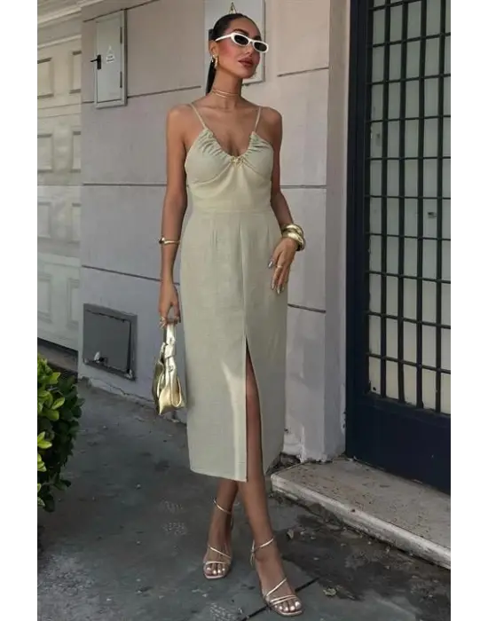 Omarı Modern Tarzda Yırtmaçlı Elbise