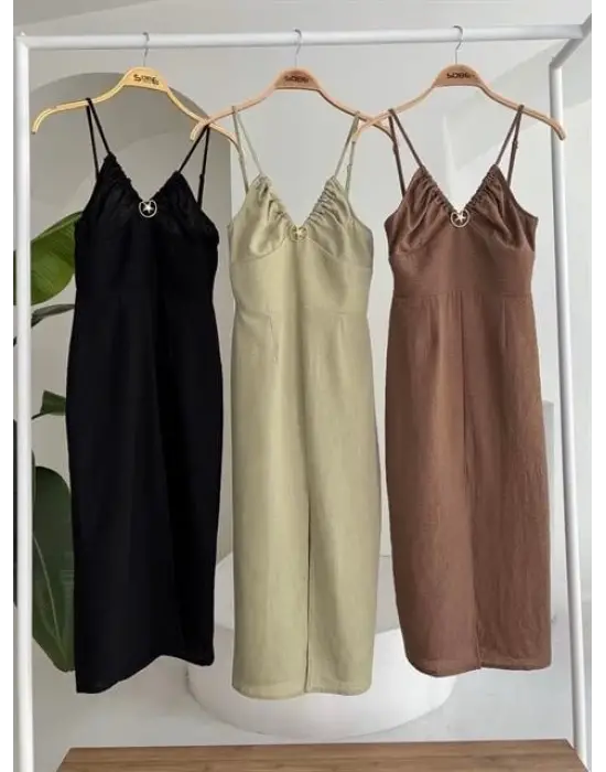 Omarı Modern Tarzda Yırtmaçlı Elbise