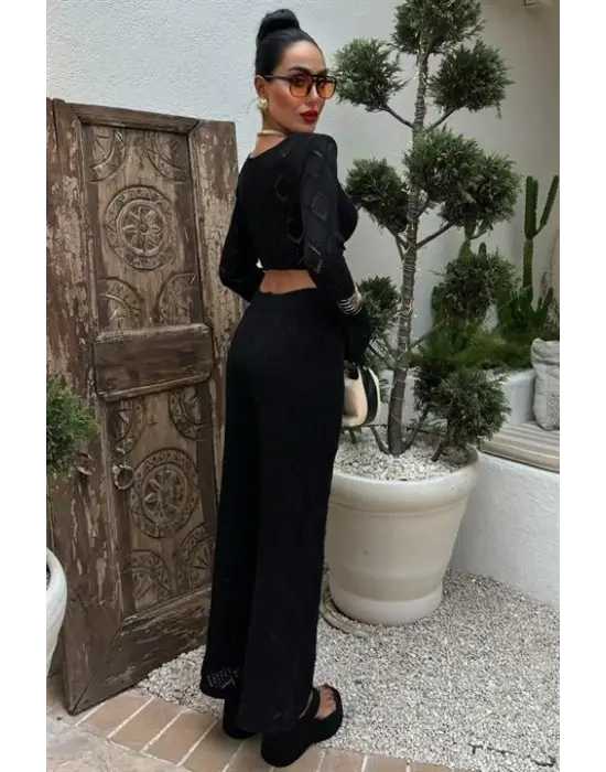 Omarı Şık Detaylarla Tamamlanan Açık Hava Takımı