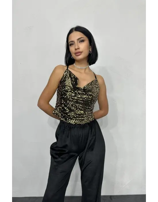 Omarı Parlak Askılı Degaje Bluz