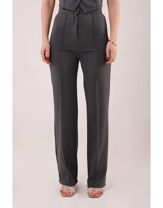 Omarı Gri Pantolon Şıklığında Tek Düğme Detayı