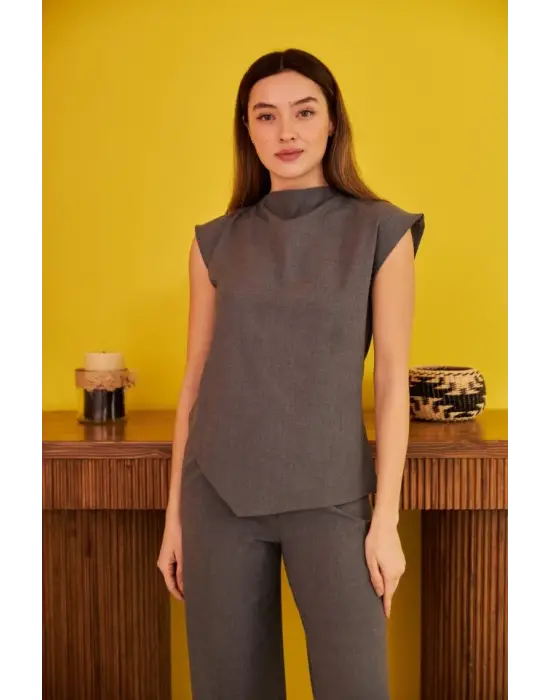 Omarı Şık Gri Kol Düğmeli Gömlek Takımı