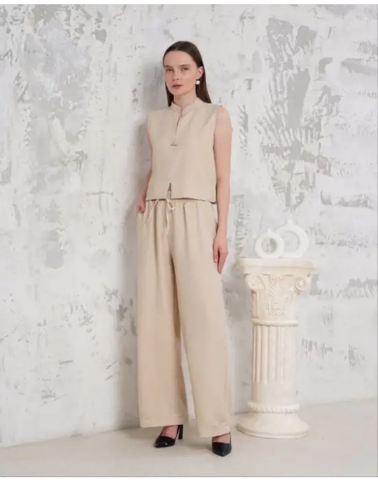 Omarı Etkileyici Broşlu Yelek Pantolon Takım Bej