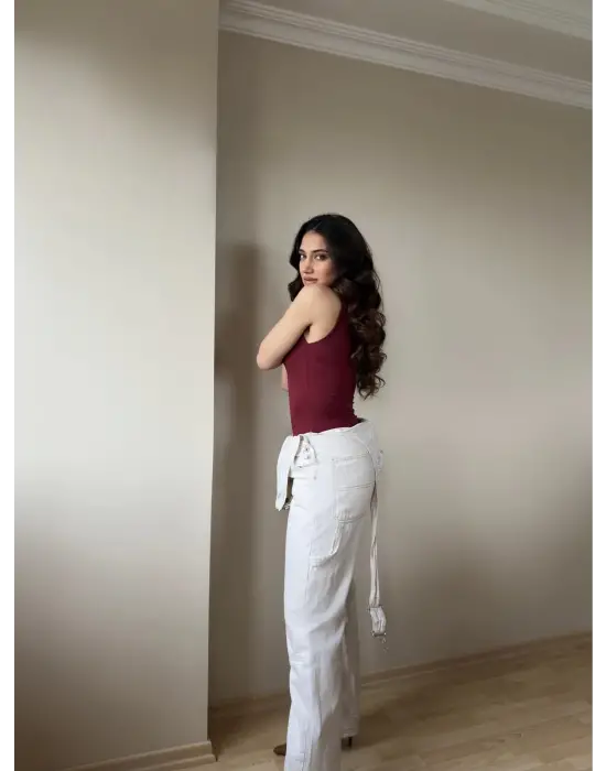 Omarı Şıklığıyla Etkileyen Bordo Bodysuit