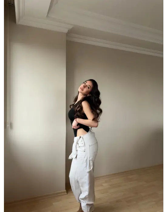 Omarı Şık ve Modern Halter Yaka Siyah Bodysuit