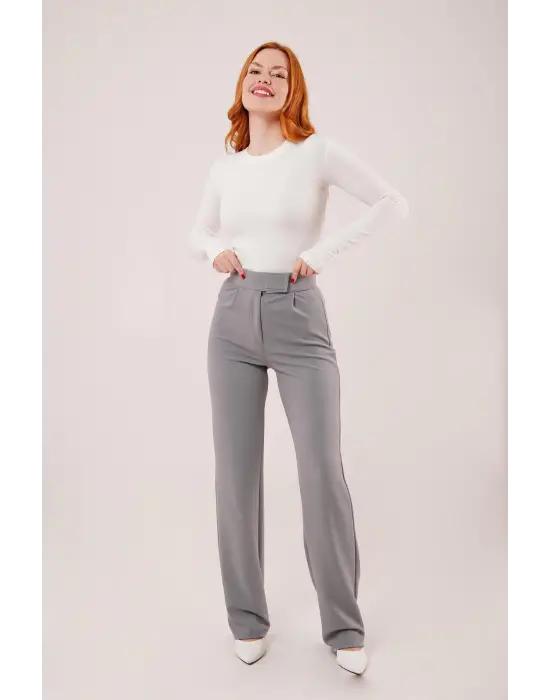 Omarı Gri Pantolon Cırt Kapama Detayıyla Şıklık ve Konfor