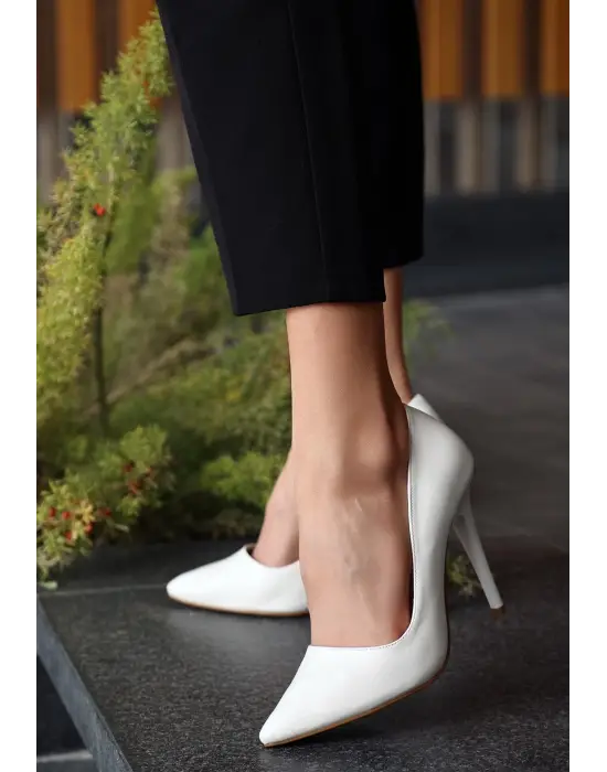 Modern Beyaz Stiletto Ayakkabı
