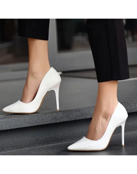 Modern Beyaz Stiletto Ayakkabı