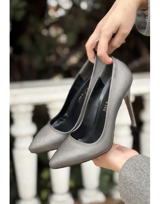 Hillar Platin Saten Stiletto Ayakkabı