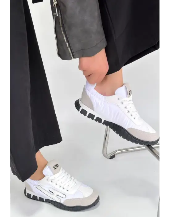 Huer Beyaz Nubuk Bağcıklı Spor Ayakkabı