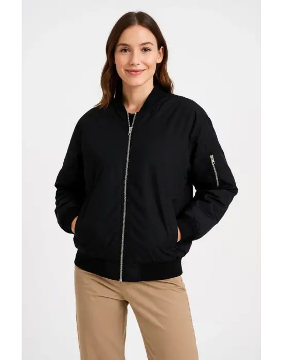 Siyah Içi Astarlı Fermuarlı Bomber Mont