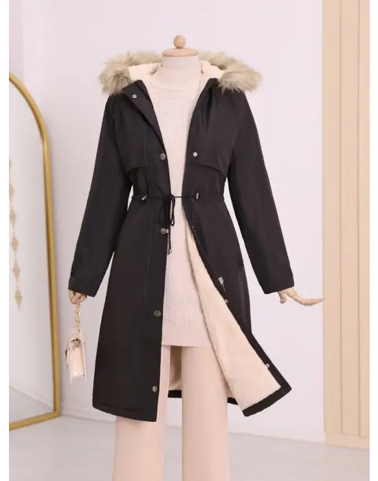 Omarı Siyah Peluşlu Kapşonlu Uzun Mont