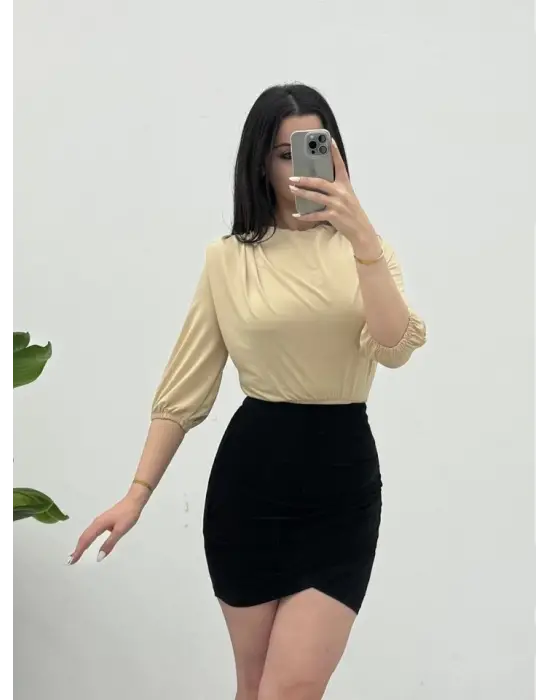 Omarı Omuzdan Büzgülü Vatkalı Sendy Bluz - Bej