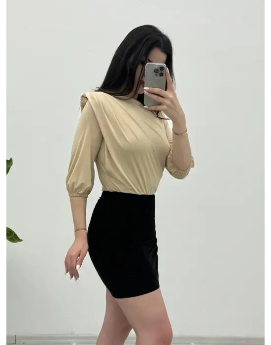 İçi Tulumlu Omuzdan Büzgülü Vatkalı Sendy Bluz -Bej