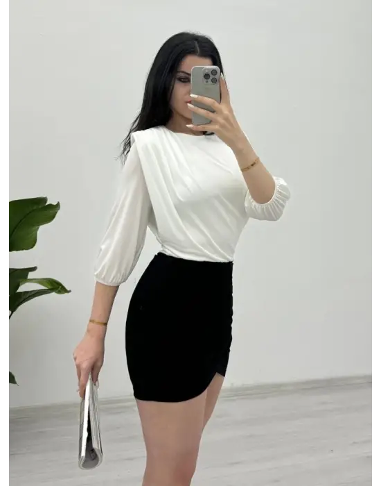 Omarı Omuzdan Büzgülü Vatkalı Sendy Bluz - Beyaz