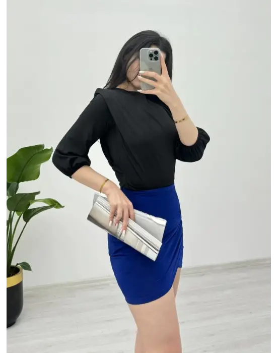 Omarı Omuzdan Büzgülü Vatkalı Siyah Sendy Bluz