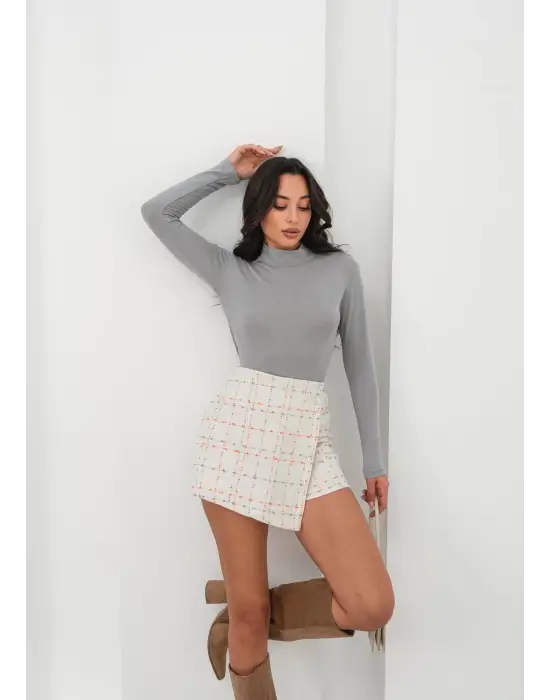 İki düğmeli kaz ayağı desen ch kumaş şort etek beyazturuncu h26414