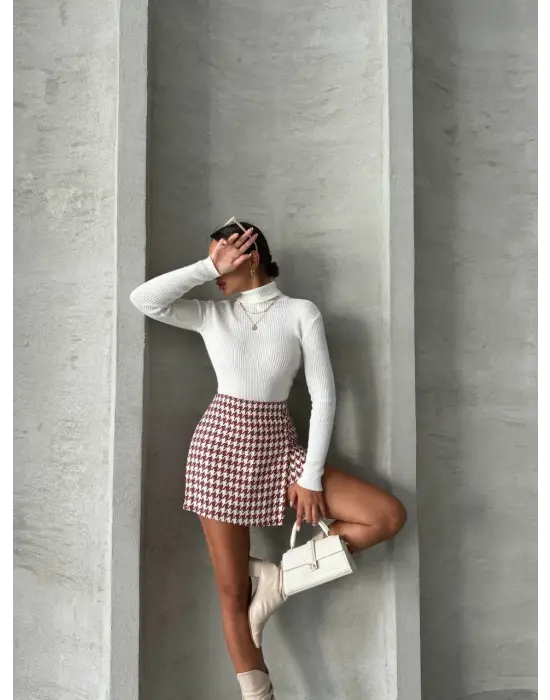 İki düğmeli kaz ayağı desen ch kumaş şort etek bordobeyaz h26414