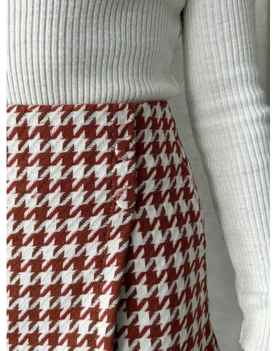 İki düğmeli kaz ayağı desen ch kumaş şort etek bordobeyaz h26414