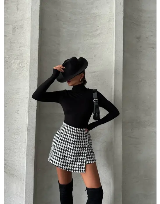 İki düğmeli kaz ayağı desen ch kumaş şort etek siyahbeyaz h26414