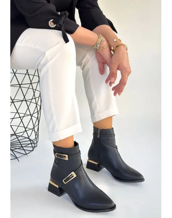 İnay Siyah Cilt Topuklu Bot