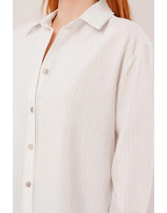 Omarı Zarif Çizgi Detaylı Beyaz Bluz