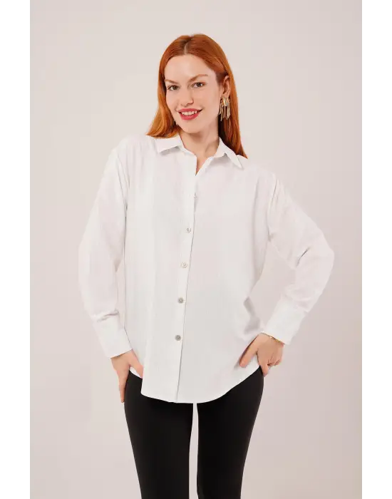 Omarı Zarif Çizgi Detaylı Beyaz Bluz