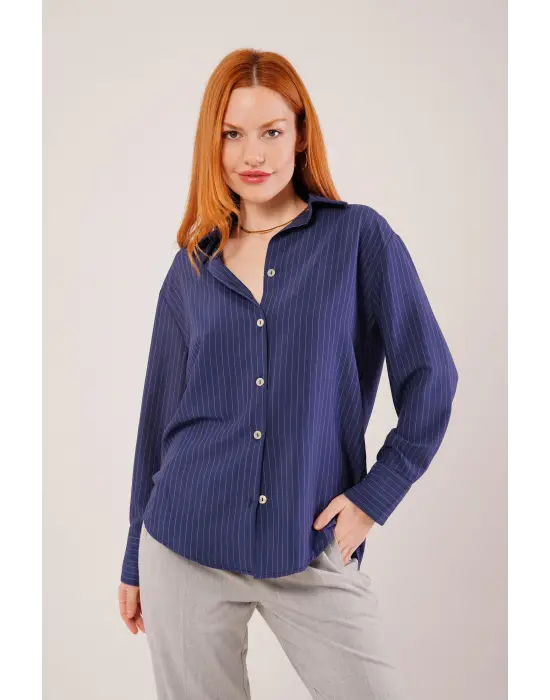 İnce Çizgi Detaylı Lacivert Gömlek