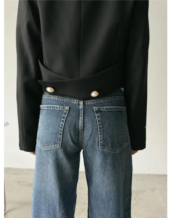 Omarı İnci Düğme Detaylı Crop Ceket - Siyaha Göz Atın