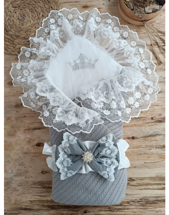 Omarı İncili Güpür Detaylı Çift Fiyonk Bebek Battaniyesi Gri