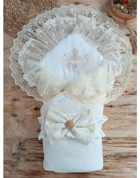 Omarı İnci Detaylı Ekru Bebek Battaniyesi