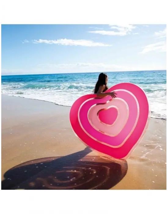 Omarı Kalp Şekilli İçin Plajda Şıklık!