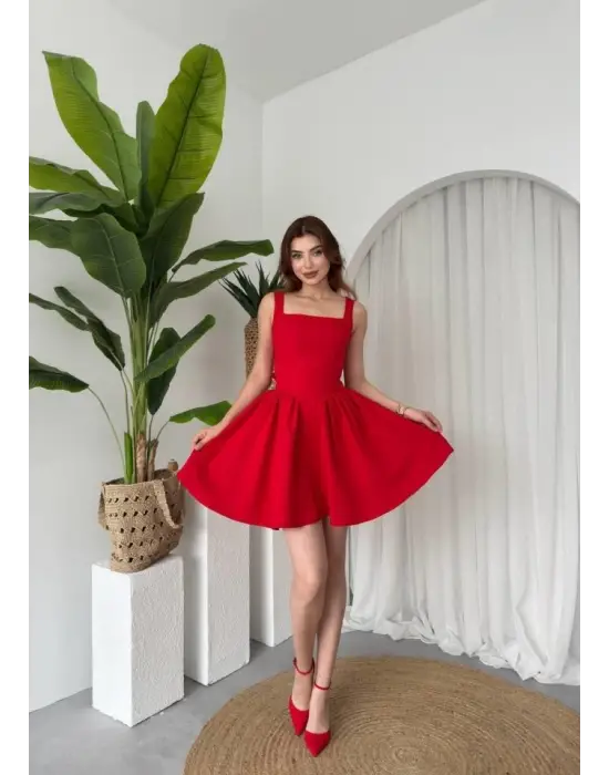 Omarı Derin Yırtmaç Detaylı Siyah Elbise