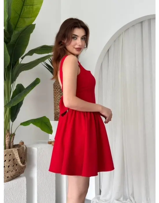 Omarı Derin Yırtmaç Detaylı Siyah Elbise