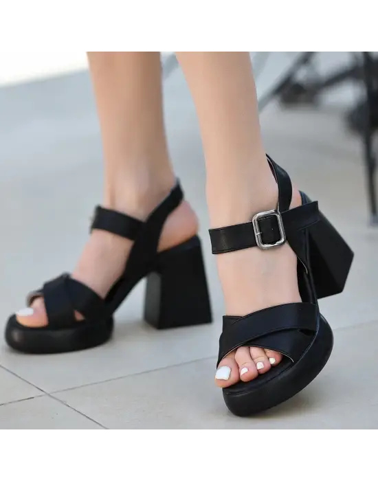 Omarı Zarif Siyah Topuklu Sandalet