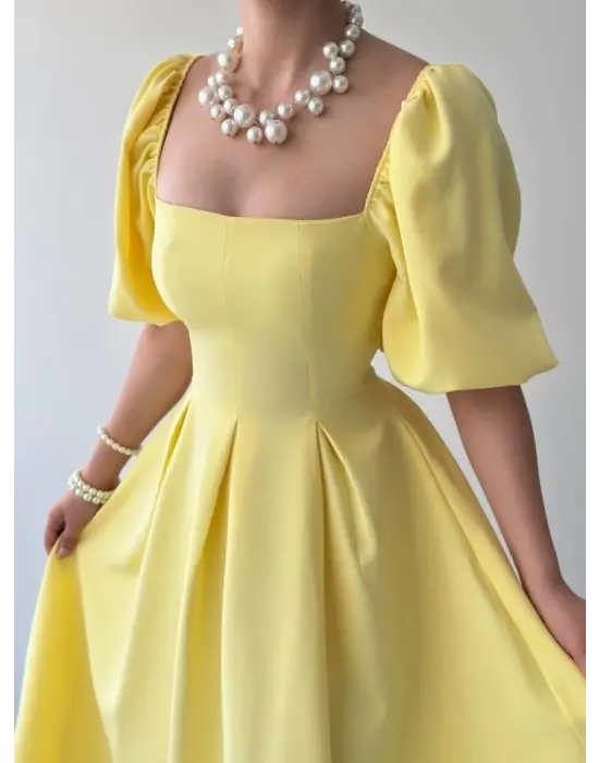 Omarı Zarif Siyah Dantel Detaylı Midi Boy Elbise