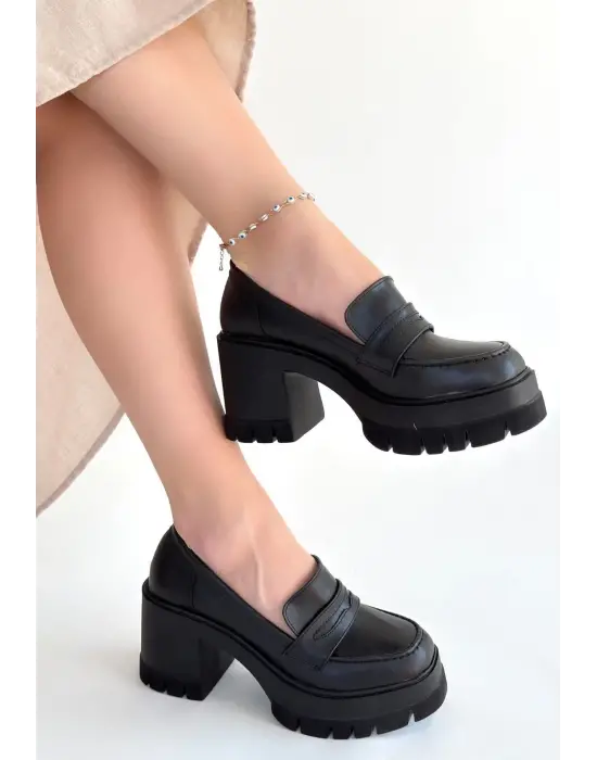 Janes Siyah Cilt Dolgu Topuk Ayakkabı