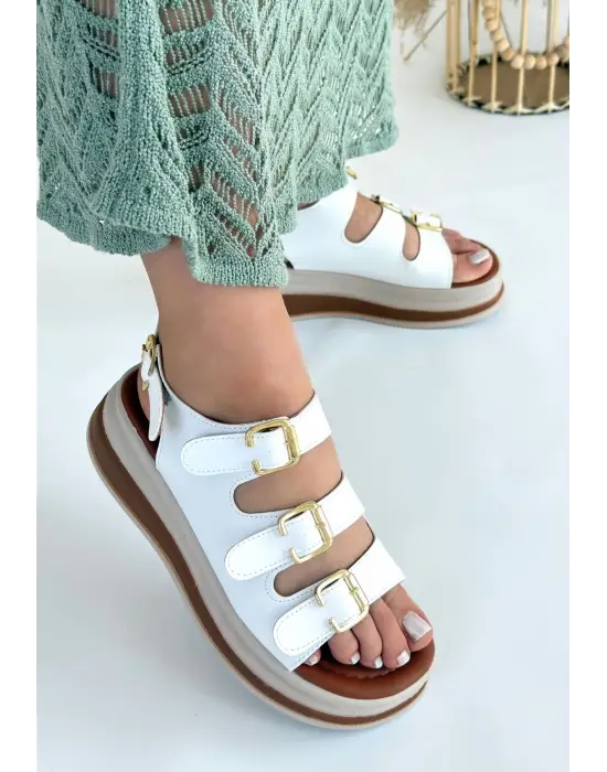 Stil Sahibi Beyaz Sandalet