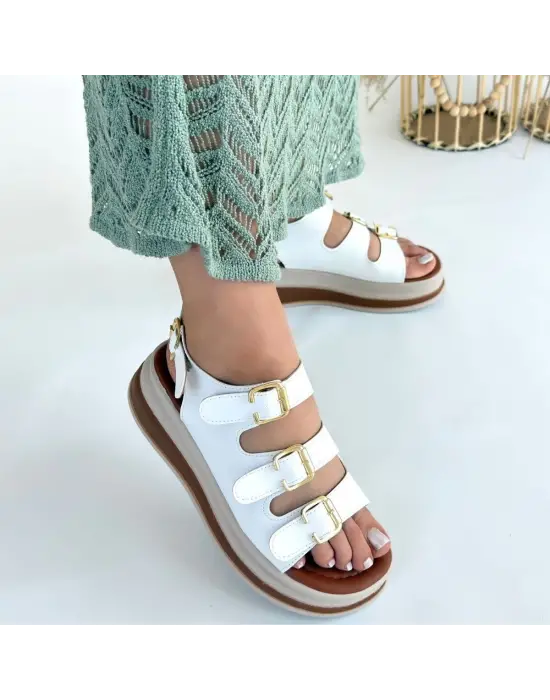 Stil Sahibi Beyaz Sandalet