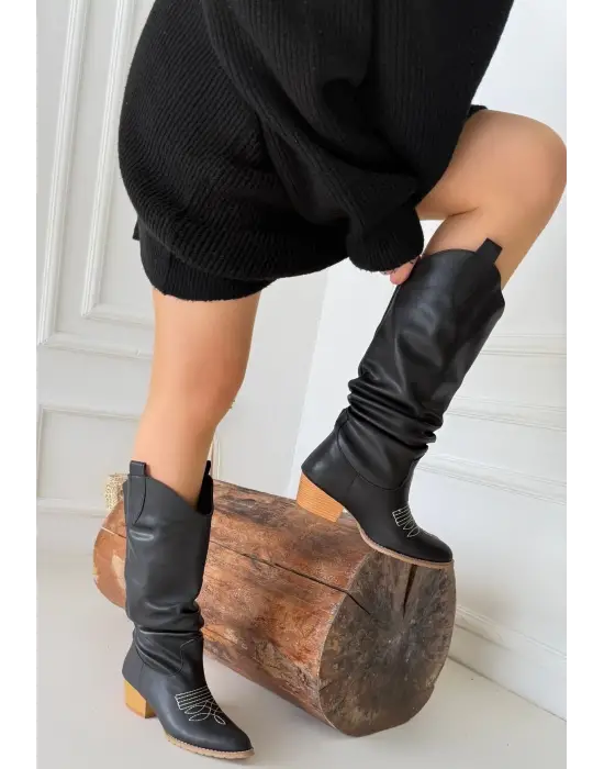 Zarif Siyah Topuklu Çizme