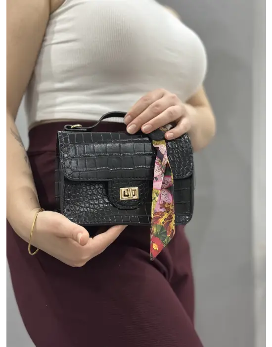 Omarı Şık Siyah Cilt Çanta