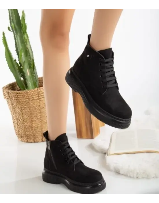 Modern Siyah Bağcıklı Bot