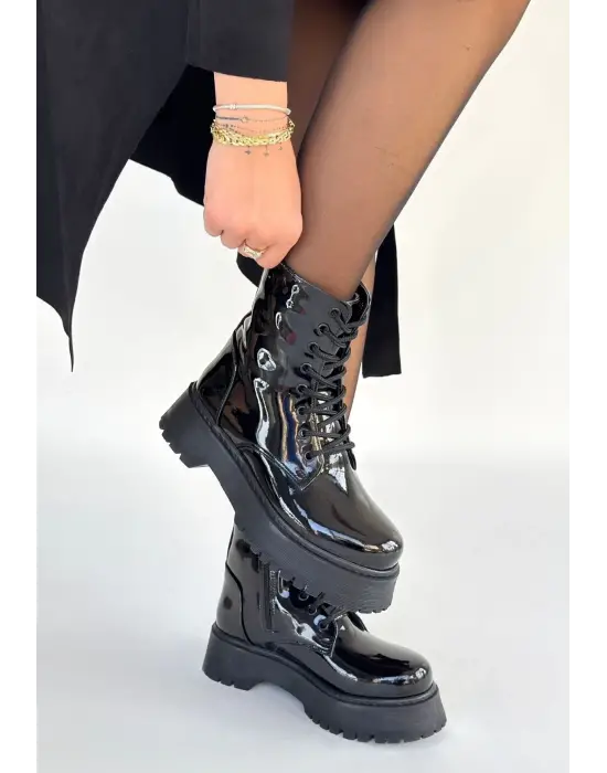 Jonni Siyah Rugan Bağcıklı Bot