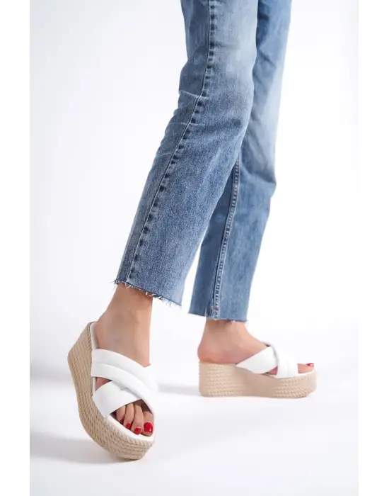 Modern Dolgu Topuklu Bayan Terlik