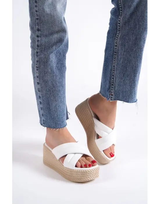 Modern Dolgu Topuklu Bayan Terlik