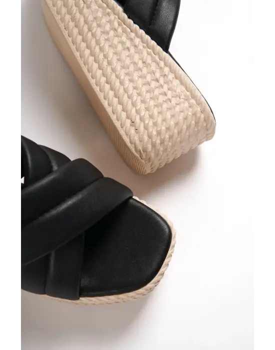 JOYMIX Dolgu Topuklu Rahat tabanlı ayakkabı Tabaan Örgü detaylı Görünümlü Bayan Terlik CKısa Topuk - Siyah