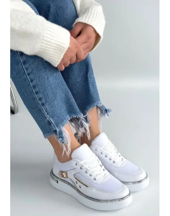 Junda Beyaz Cilt Bağcıklı Spor Ayakkabı