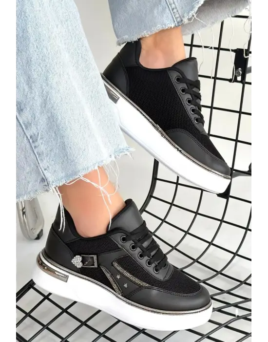 Junda Siyah Cilt Bağcıklı Spor Ayakkabı